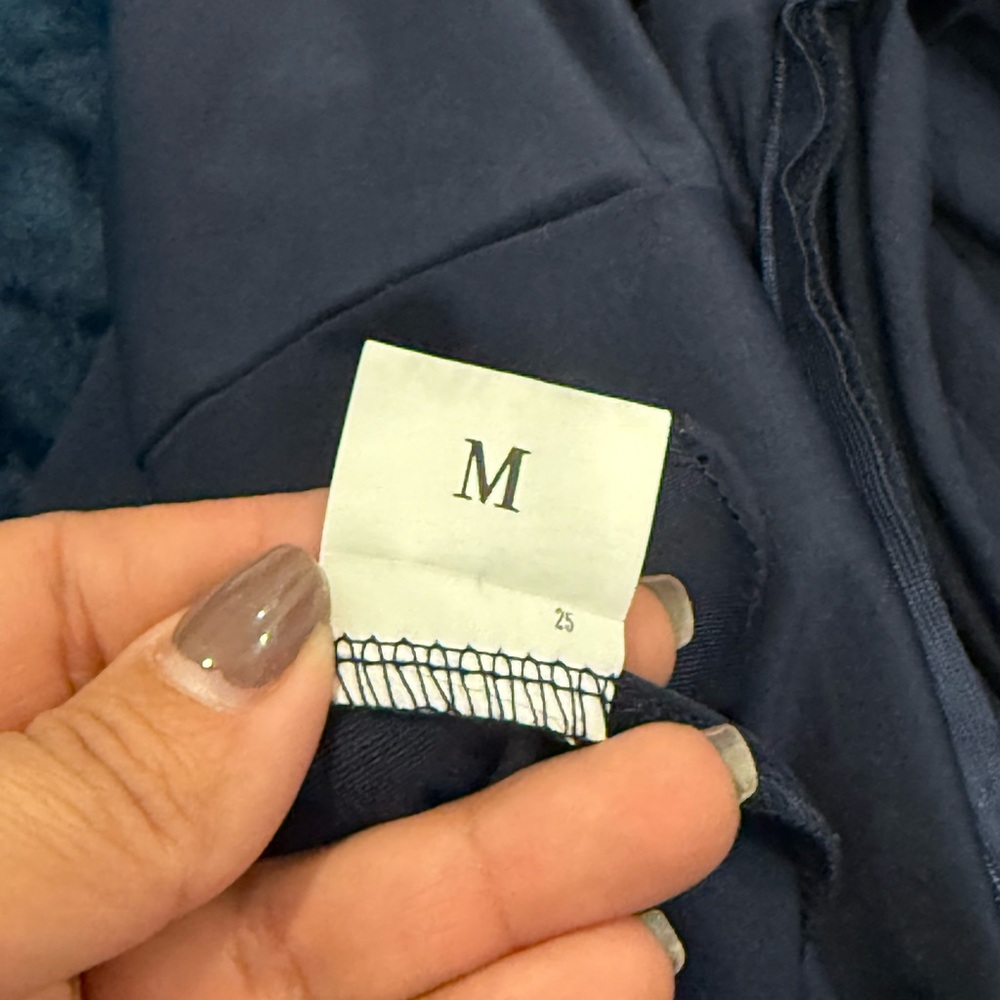 Elegant Navy Blue Evening Gown - Picture 4 of 4